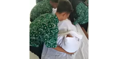 Praktek Mengkafani Jenazah dalam Pelajaran Fikih